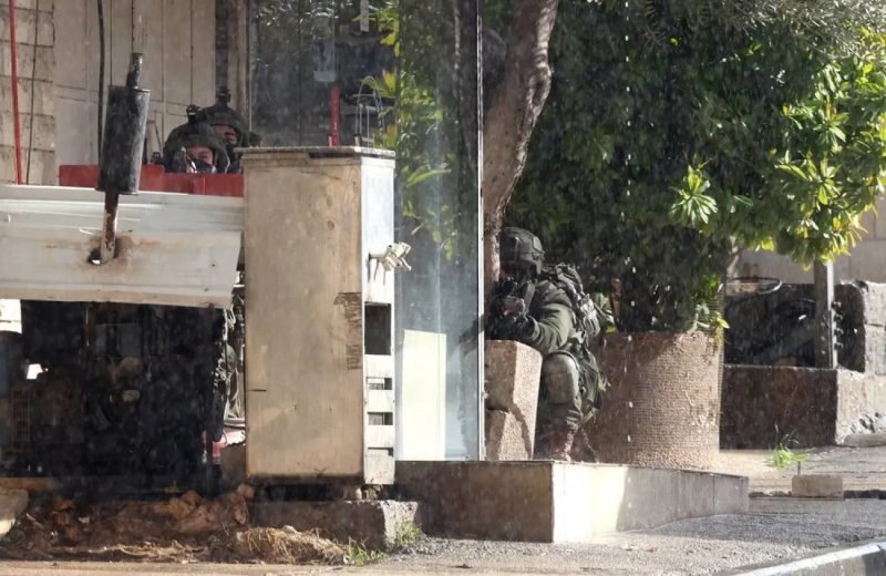 One dead as Israeli forces open fire on West Bank stone-throwers