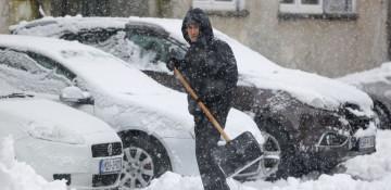 Heavy snowfall leaves over 40,000 households without power in BiH 