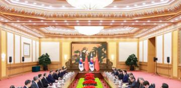 Xi holds talks with ROK President Lee Jae Myung 