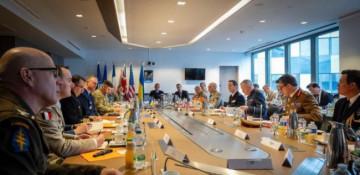 Ukraine allies meet in Paris to plan security guarantees 