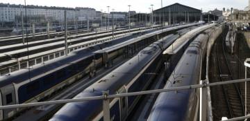 Unexploded bomb causes major delays at UK train station 