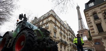 French farmers block Paris roads over Mercosur deal 