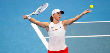 Iga Swiatek powers Poland toward United Cup semifinals