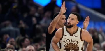 Curry powers Warriors to 137-103 rout of Kings