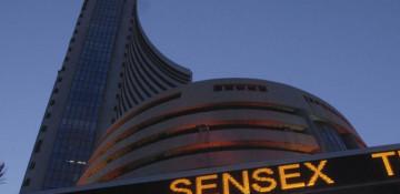  Sensex falls 455 points as foreign funds exit, tariff fears mount 
