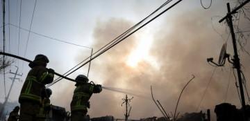 Firefighters battle blaze in South Korea's Gangnam district