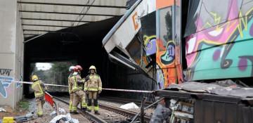 Several injured after train hits crane in southern Spain -  VIDEO 