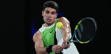 Alcaraz powers into Australian Open last 16