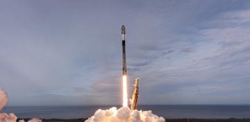 SpaceX launches 25 starlink satellites into polar orbit -  VIDEO 