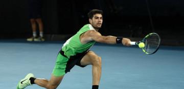 Alcaraz overpowers De Minaur to reach Australian Open semis