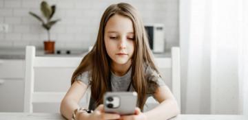 French MPs approve law to ban social media for children under 15
