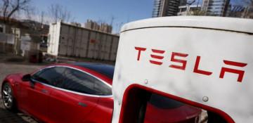 Tesla wins fee cut in Delaware director pay lawsuit 