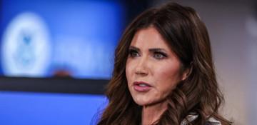 Trump backs Noem amid criticism 