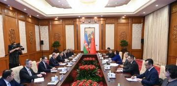 Azerbaijani, Chinese FMs discuss energy and logistics ties