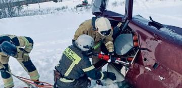 Helicopter crash kills two in Russia