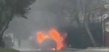Car bursts into flames in Baku, driver escapes safely 