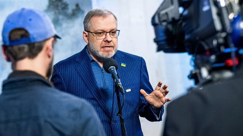 Ex-Ukraine energy minister held after attempt to exit country