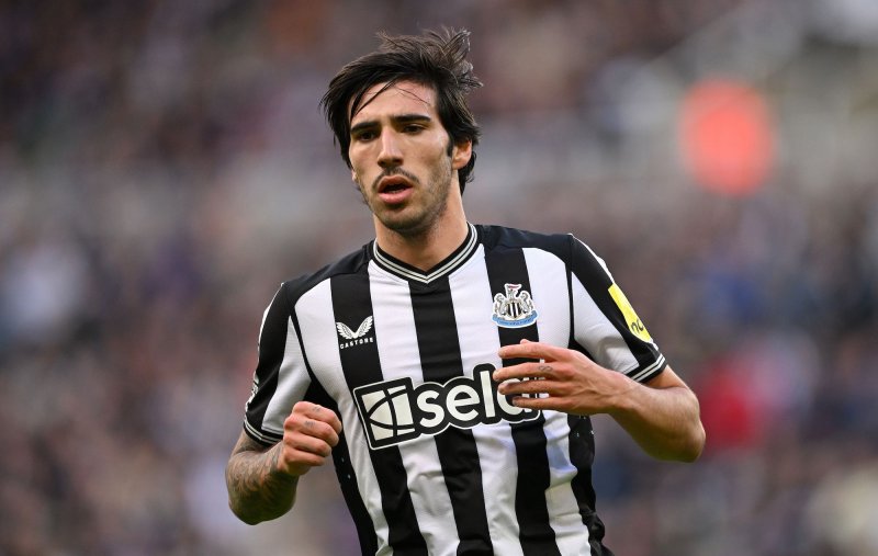 Arsenal weigh late move for Newcastle midfielder Tonali