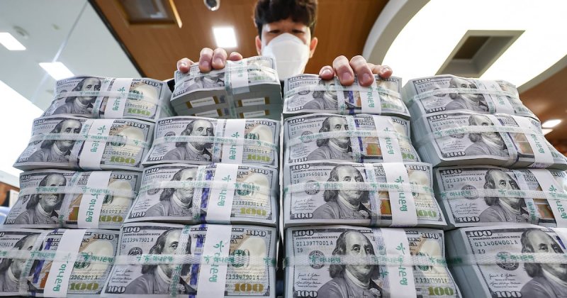 S. Korea foreign reserves drop for second month in January