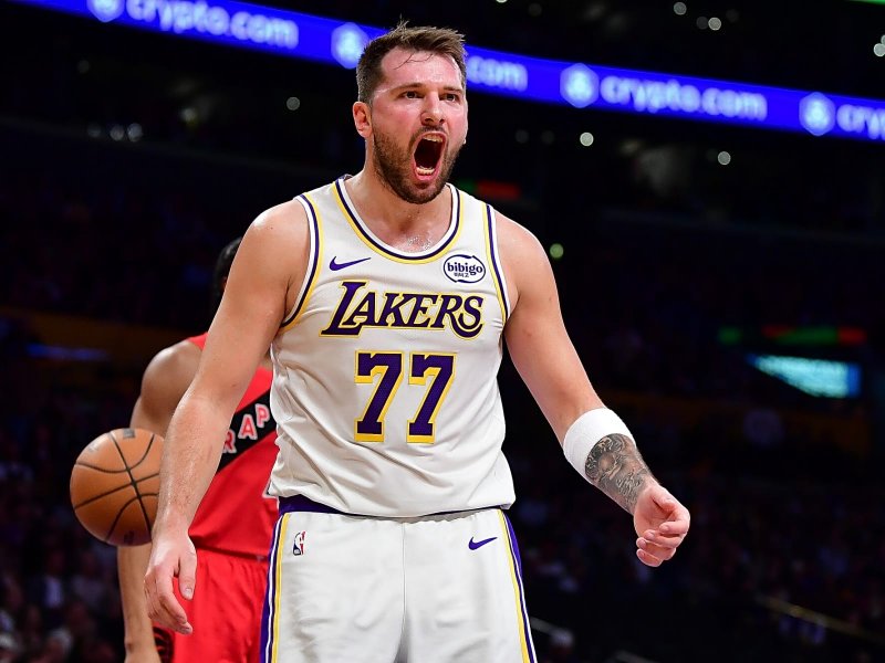 Doncic, James power Lakers past Raptors at home