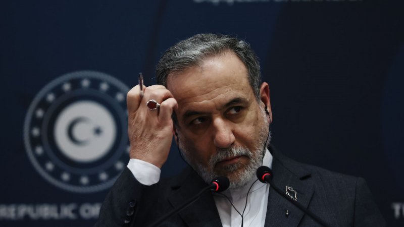 Iran, Oman discuss regional issues before U.S. nuclear talks 