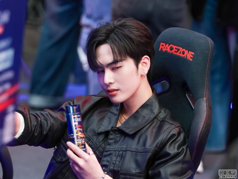 What does “SANTA WITH CLEAR MAXCHARGE” mean