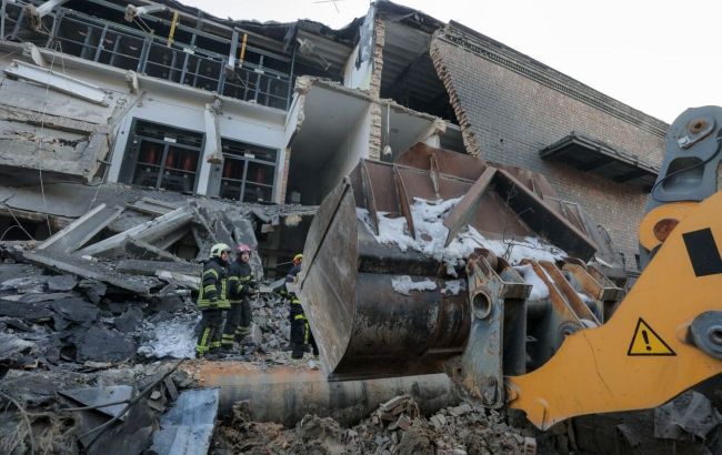 Five Russian missiles hit Kyiv thermal plant, heat at risk -  VIDEO 