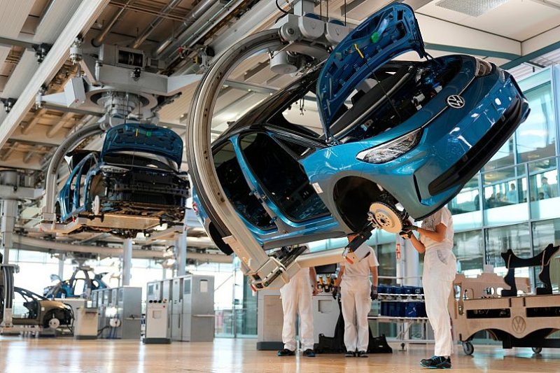 Volkswagen, Stellantis seek EU subsidies to protect carmaking