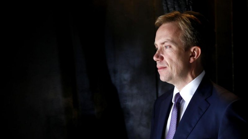 Davos head under investigation for links to Epstein