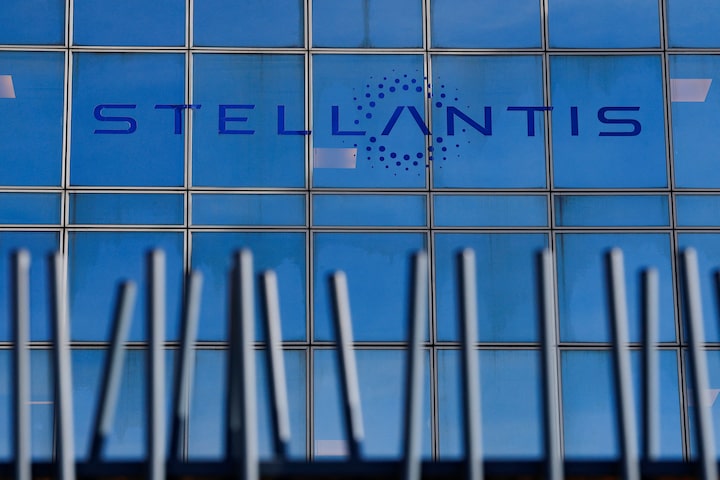 Stellantis books €22B hit as it scales back EV plans 