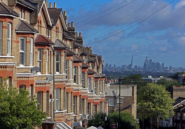 UK house prices rise 0.7% in January, Halifax says 