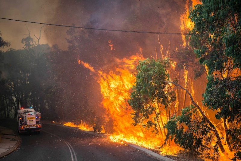 Uncontrolled bushfire forces evacuations in Perth Hills, Australia