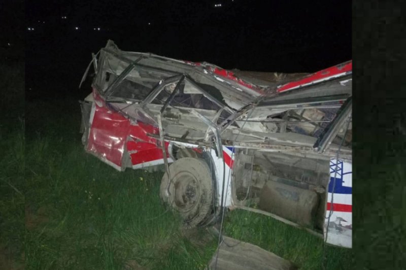 Wedding bus crash in Nepal kills 13, dozens injured 