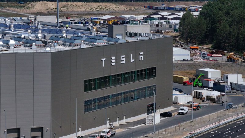 Tesla ramps up hiring as Musk targets 100GW US solar production