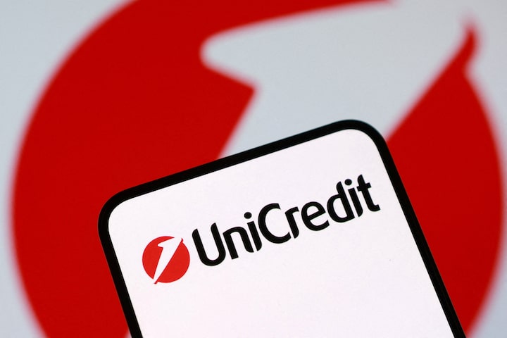 UniCredit CEO clarifies Generali talks, rules out deals 