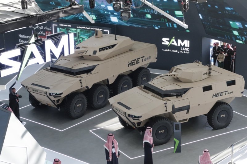 Azerbaijani minister holds talks at at int'l defense exhibition in Riyadh 