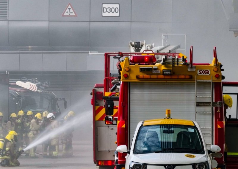 News about - Fire at Hong Kong airport briefly disrupts operations 