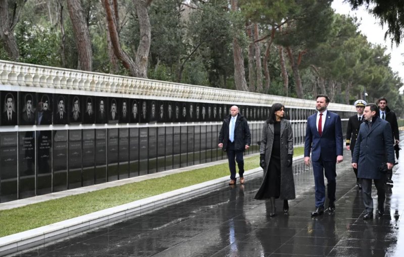 US Vice President visits Alley of Martyrs in Baku -  VIDEO  