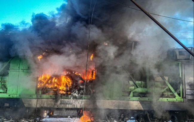 Russia intensifies strikes on Ukraine rail network 