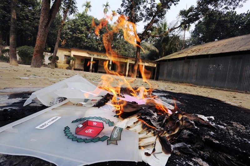 Three injured in crude bomb blast at Bangladesh polling station