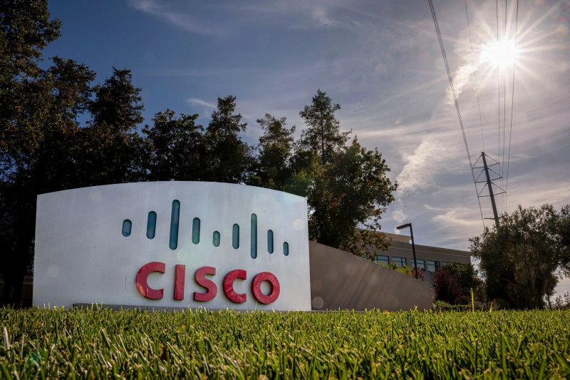 Cisco shares drop as margins miss on memory costs