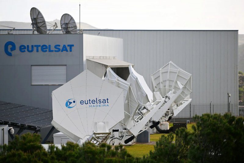 Eutelsat beats revenue forecast on Starlink push