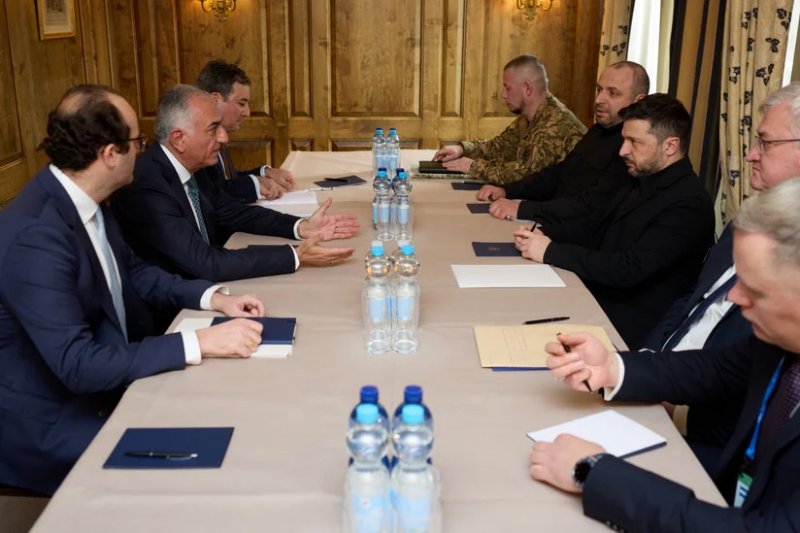 Zelenskyy holds meeting with Reza Pahlavi in Munich