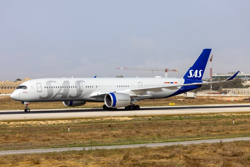 Scandinavian Airlines flight makes emergency landing after power bank overheats