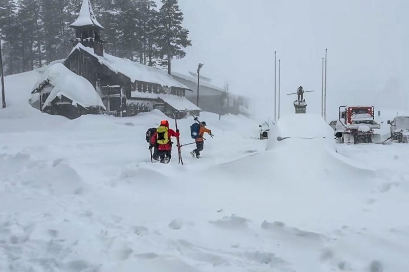 Ten skiers missing after avalanche near Lake Tahoe in California