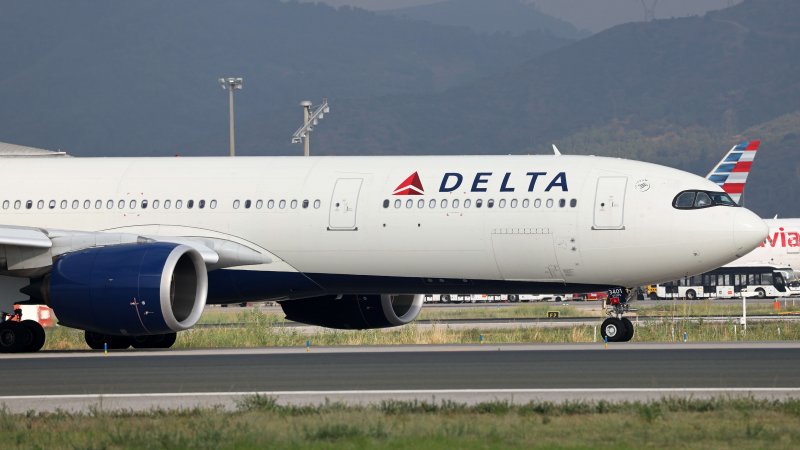 Delta flight makes emergency landing in Anchorage