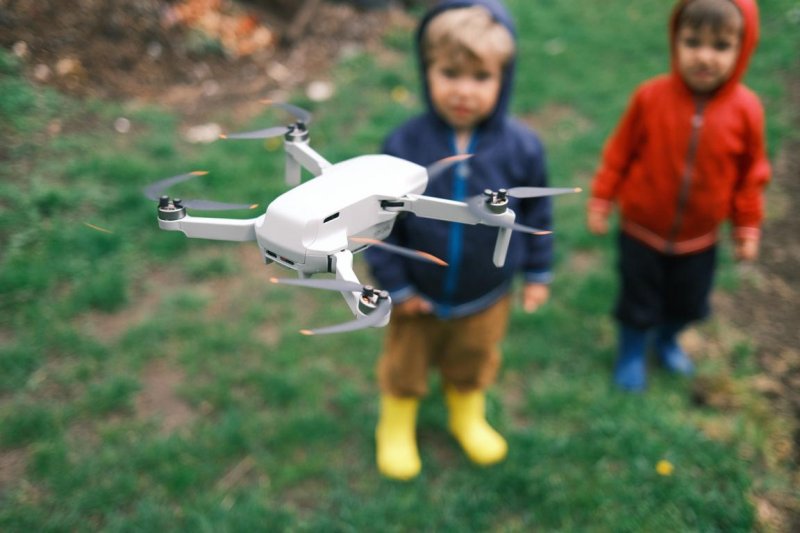Russia teaches children how to avoid becoming ‘biological drones’