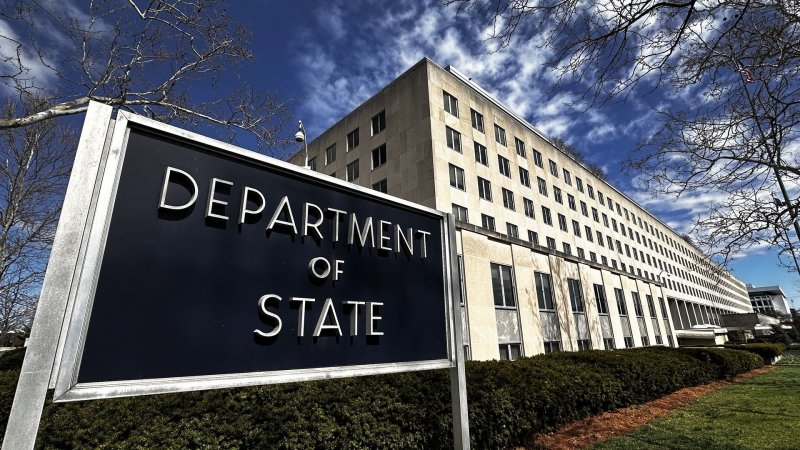 US targets Iranian officials with new visa restrictions over protests 