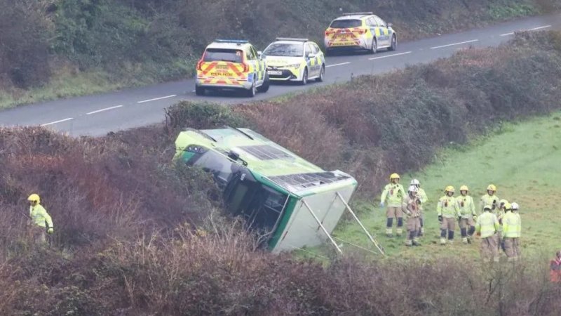 Four injured after double-decker bus overturns on Isle of Wight