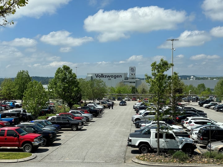 Volkswagen workers approve first UAW contract